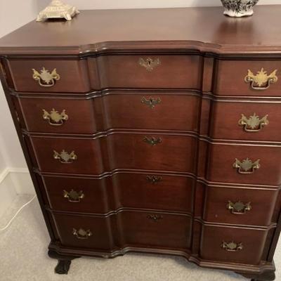 Vintage Mahogany 5 drawer chest.  Ball & Claw feet