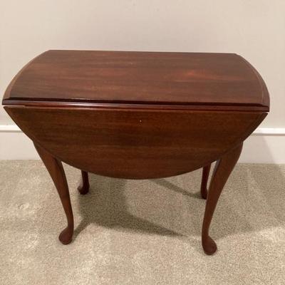 Classic Queen Anne Style drop leaf side table.