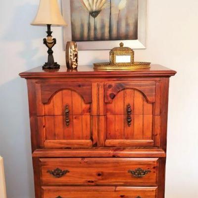 Vintage Chest of drawers matches nightstand and dresser
