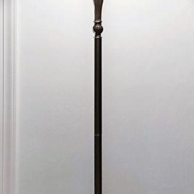 Sturdy floor lamp