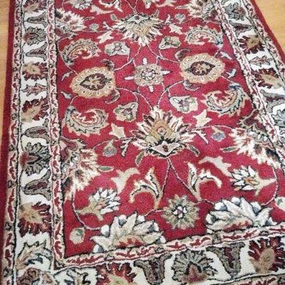 3.5 X 5.5 RED AND GOLD TONES AREA RUG