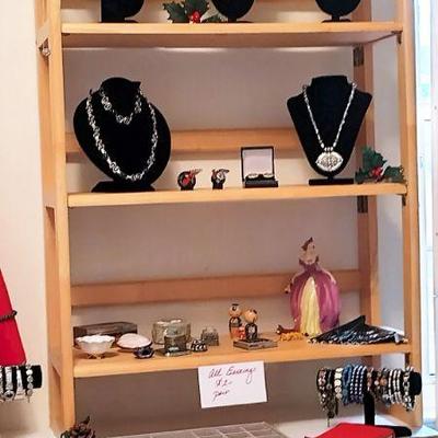 BOUTIQUE jewelry and other misc items