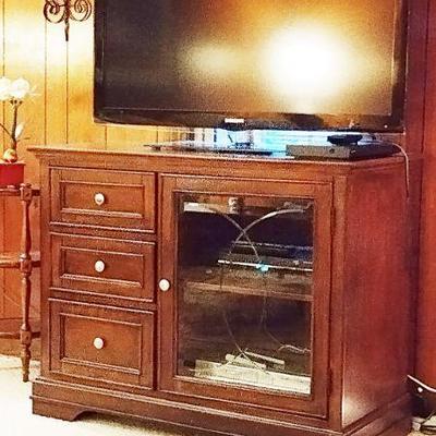 TV CABINET WITH 3 DRAWERS, GLASS DOOR SHELVES FOR COMPONENTS