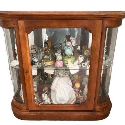 Pulaski Furniture illuminated console curio cabinet