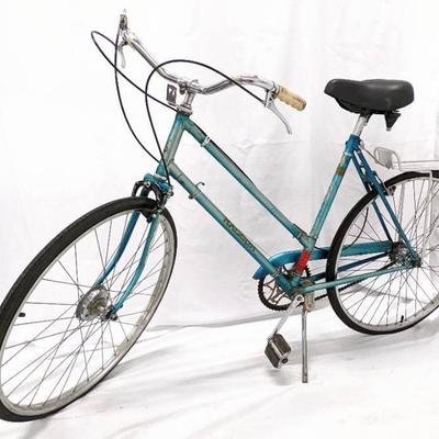 Vintage Raleigh De Luxe Three-Speed Bike with Hand Brakes - Made in England
