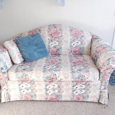 Floral loveseat - matching sofa availablee