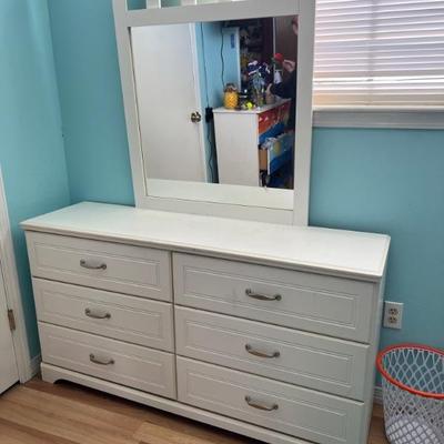 $150 dresser w/ mirror