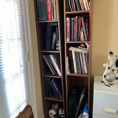 2 bookshelves $30