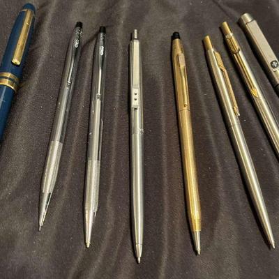 Vintage Cross, Parker, & Papermate Pens https://ctbids.com/estate-sale/18696/item/1889247