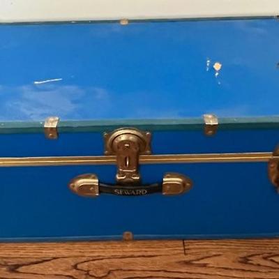 Blue dorm,flat trunk