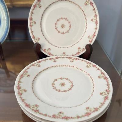 Many Serving pieces ! & Service for 8