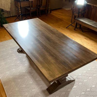 BASSETT DINING TABLE  |
Solid wood 