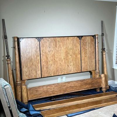 THOMASVILLE CANOPY BED  |
From the 
