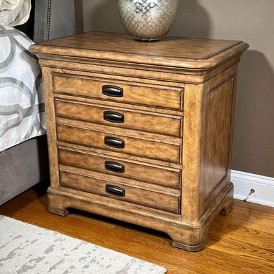 PAIR THOMASVILLE NIGHT STANDS  |
From the 