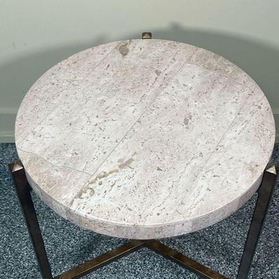 THOMASVILLE SIDE TABLE  |
Round travertine top on a contemporary metal frame - h. 25 x dia. 21 in.