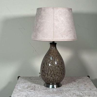 SPOTTED TABLE LAMP  |
Glass bulb-form vase with a spotted pattern and a suede fabric shade, on a chrome base - h. 26.5 x dia. 13 in.
