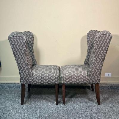 (2pc) PAIR BASSETT FURNITURE WINGCHAIRS  |
With patterned upholstery - l. 25 x w. 24 x h. 42 in.