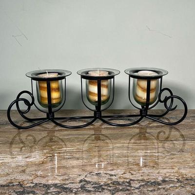 WROUGHT IRON VOTIVE HOLDER  |
Mounting three glass votive holders, made in Mexico - l. 25 x w. 7 x h. 8 in.