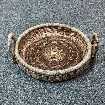 BASKET TRAY  |
Large round basket tray with handles and contrasting wicker - h. 3.5 x dia. 20.5 in.
