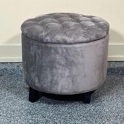 SAFAVIEH STORAGE OTTOMAN  |
Tufted grey velvet foot stool, the top lifts off to reveal a storage compartment - h. 18 x dia. 20 in.