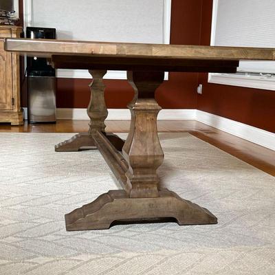 BASSETT DINING TABLE  |
Solid wood 