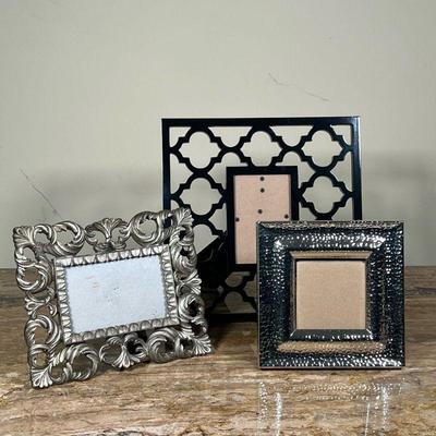 (3pc) PICTURE FRAMES |
Decorative patterned photo frames - w. 12.5 x h. 12.5 in. (largest)
