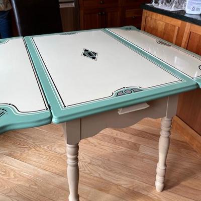 adorable 1920s kitchen table with a painted wooden base and Art Deco enameled metal top with 2 leaf extensions in turquoise and white