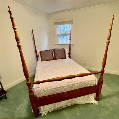 Lot 060-BR4: Full Sized Bed