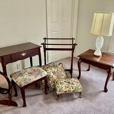 Lot 049-MBR: Small Furniture and DÃ©cor Lot