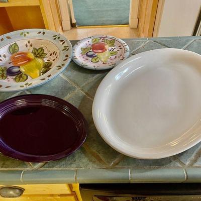 Lot 018-K: Assorted Platters and Serving Bowl