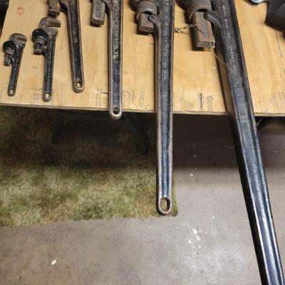 Rigid cast wrench set 