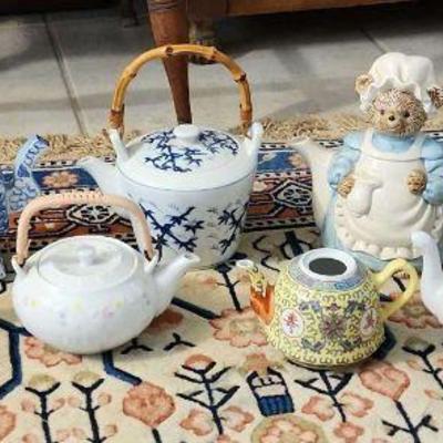 MKM220 Tea For 2 + 2 Collectible Ceramic Teapots & Figurines