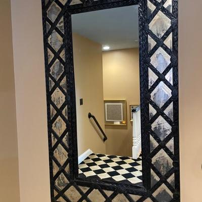 Large Lattice Black Mirror