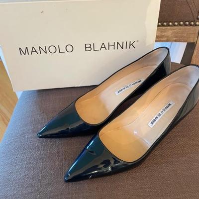 Manolo Blahnik Navy Blue BB 
Patent Leather Pumps Womens Size 7.5