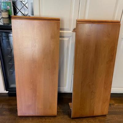 Pottery Barn Farmhouse dining table (with two leaf extensions) 40" W x 72" L x 30" H