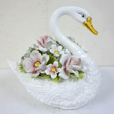 1192	CAPODIMONTE LARGE FIGURAL SWAN CENTERPIECE, APPROXIMATELY 15 IN HIGH
