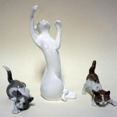 1007	LLADRO KITTENS & ROYAL DOULTON CAT *SHADOW PLAY*, APPROXIMATELY 10 1/2 IN
