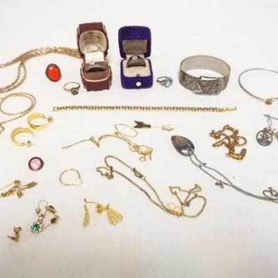 1062	GROUP OF COSTUME JEWELRY NCLUDING STERLING
