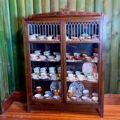Mission Arts and Crafts Two Door Leaded Glass Front Display Cabinet/Curio