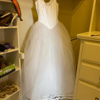 BEAUTIFUL WEDDING DRESS!