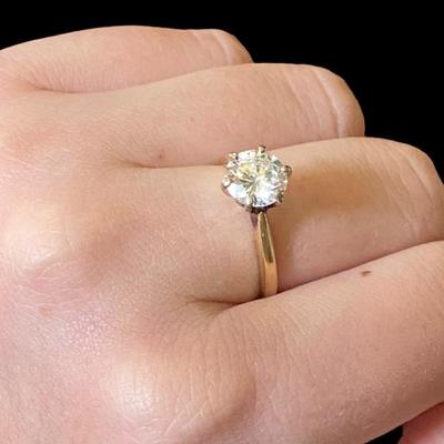 1.63 Carat Round Brilliant Diamond Engagement Ring, 14 K