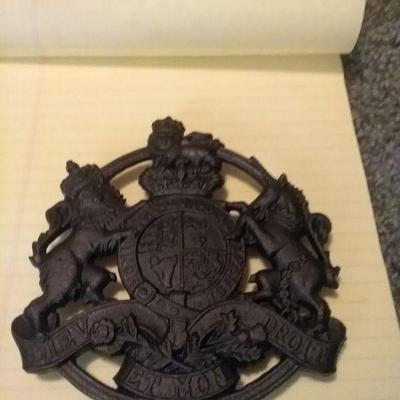 Virginia Metalcrafters Kings Arms Cast Iron Trivet 
