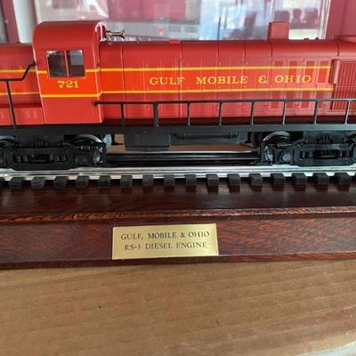 Gulf Mobile & Ohio RS-3 Diesel Engine/Display Case