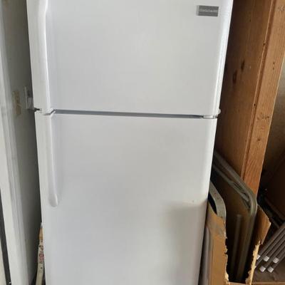 Nice garage fridge in wonderful condition - clean and works perfectly!