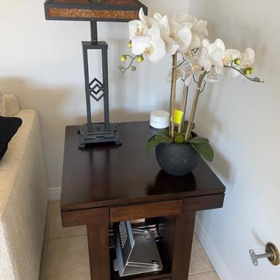 end table, lamps & silk orchid...