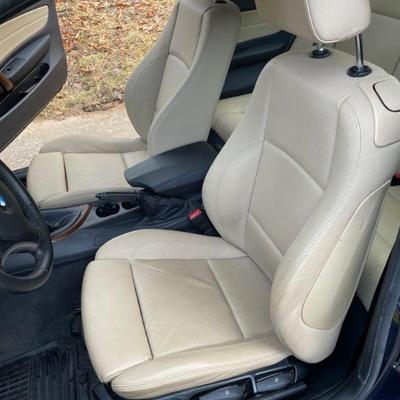 2009 BMW 1-series (front seats)