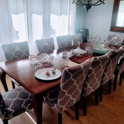 There are 11 chairs, 10 have removable covers on them.  They are faux leather chairs.