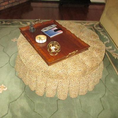 Large Rolling Ottoman ~ Many Rugs To Choose From 