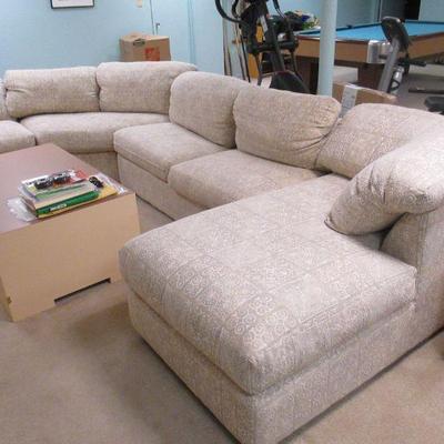 Comfortable Sectional Sofa with Chaise Lounge 