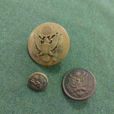 WWII Eagle pin and buttons